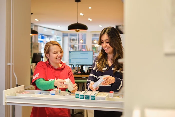 Aan het werk bij een apotheek